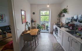 Cosy Flat In Berlin'S Trendy Area